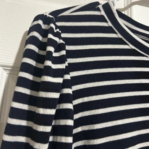 Ann Taylor Women’s Black and White Striped Long Sleeve Top Size Medium - Picture 3 of 6